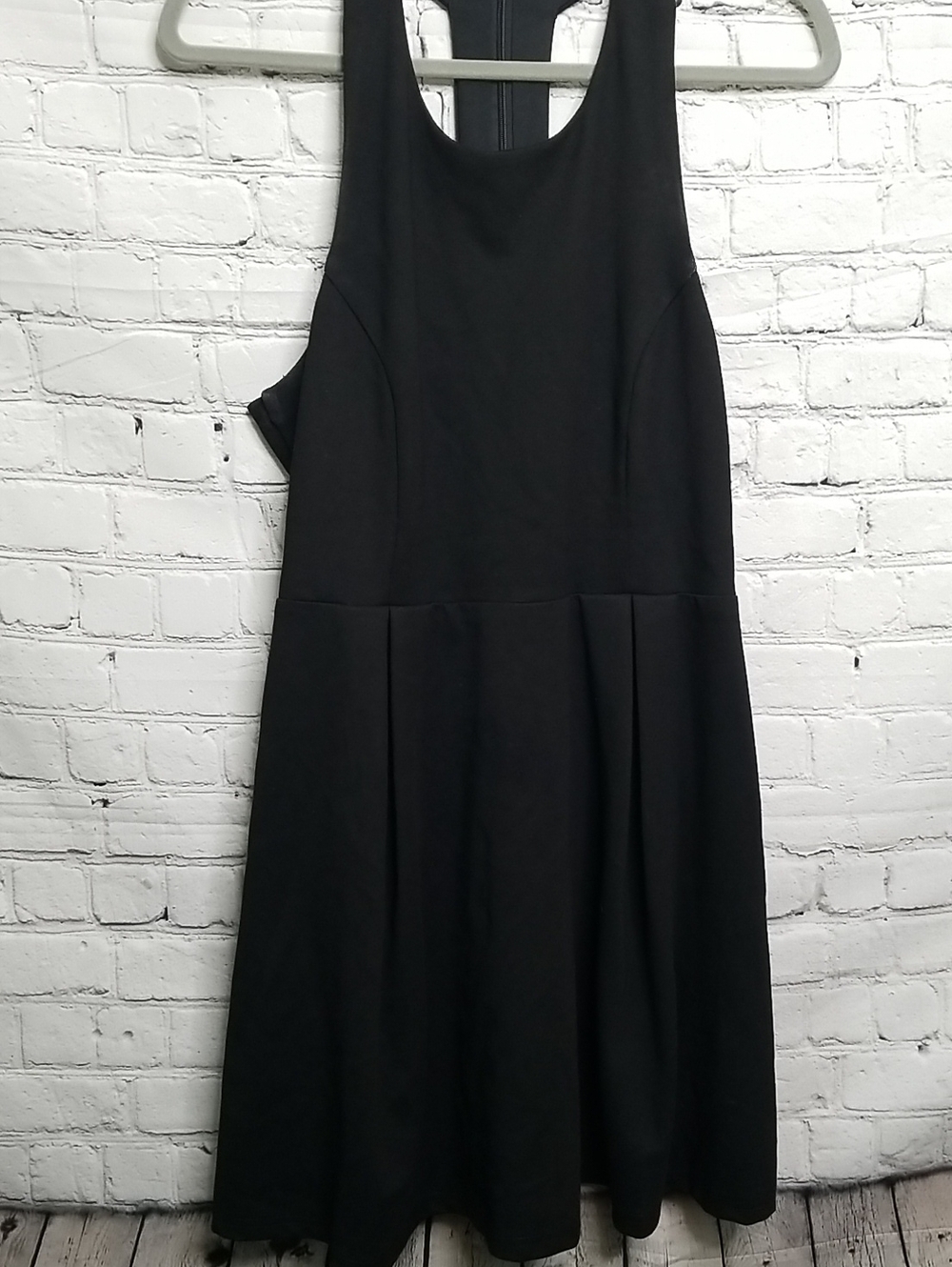 Lulu's womens jumper size Large w/ zip up racer back EUC